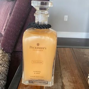 Pecksniff’s Almond and Shea bath soak